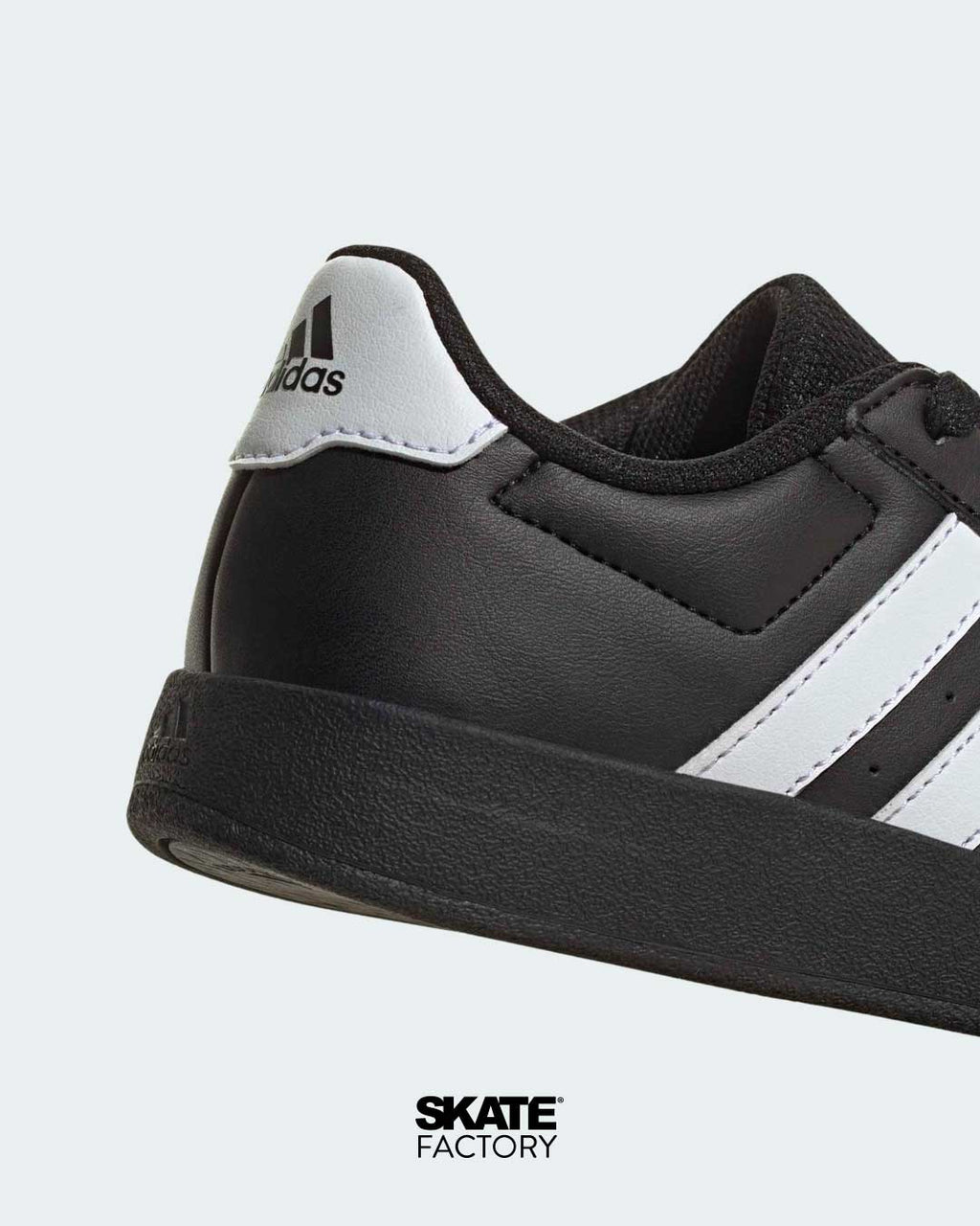 TENIS ADIDAS MUJER BREAKNET CASUAL EN COLOR NEGRO Y BLANCO Skate Factory