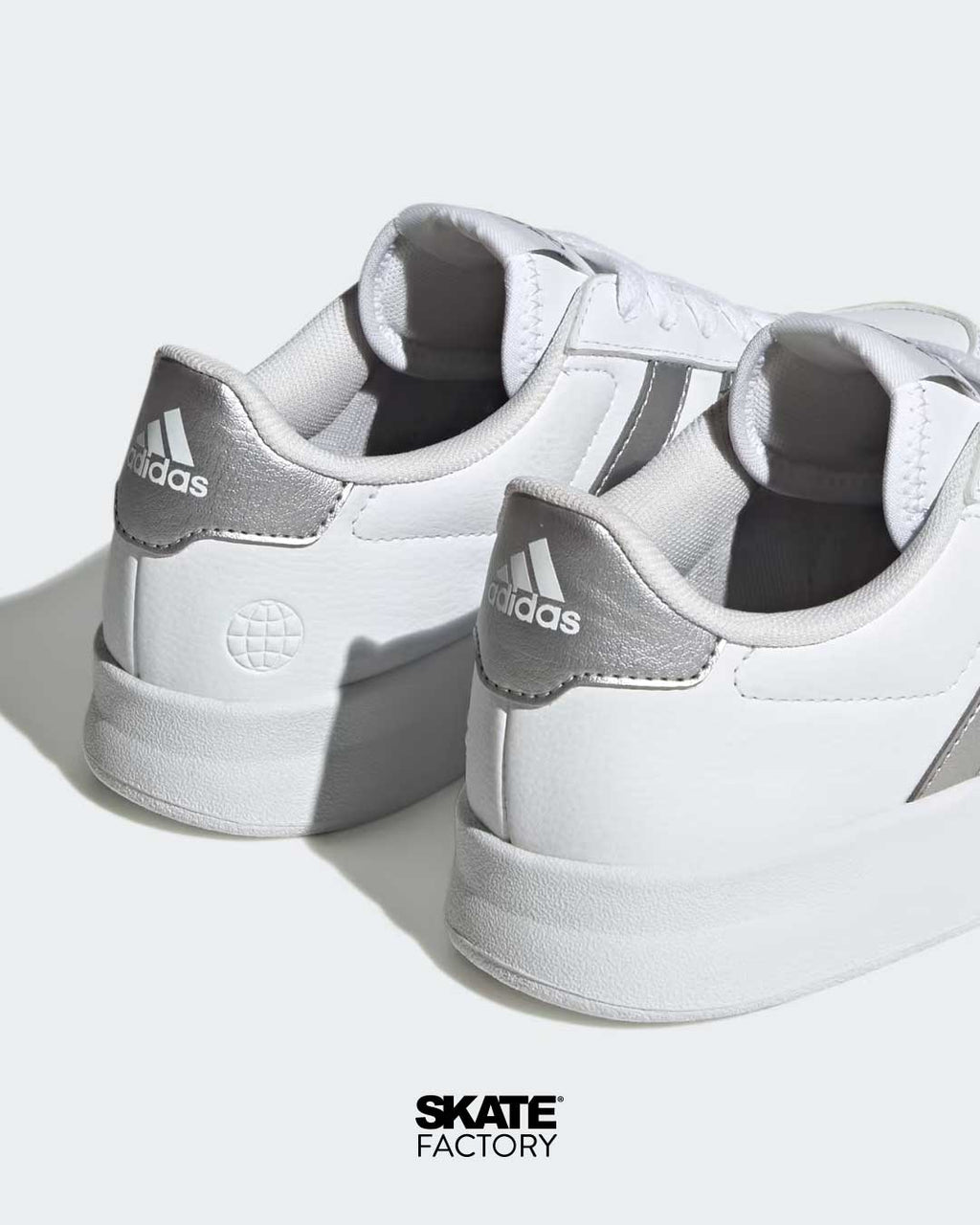 Tenis adidas best sale blancos con plata