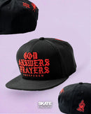 GORRA PLANA PRAYERS GOD ANSWERS NEGRO