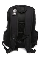 MOCHILA ANTIFASHION NEGRO CON BROCHES PARA SKATE EN EL EXTERIOR