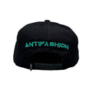 GORRA PLANA ANTIFASHION SNAPBACK PIRAMIDE